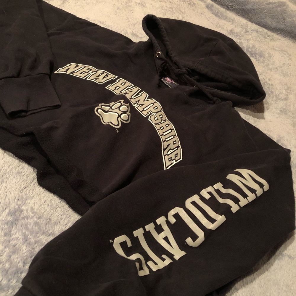 cropped UNH sweatshirt